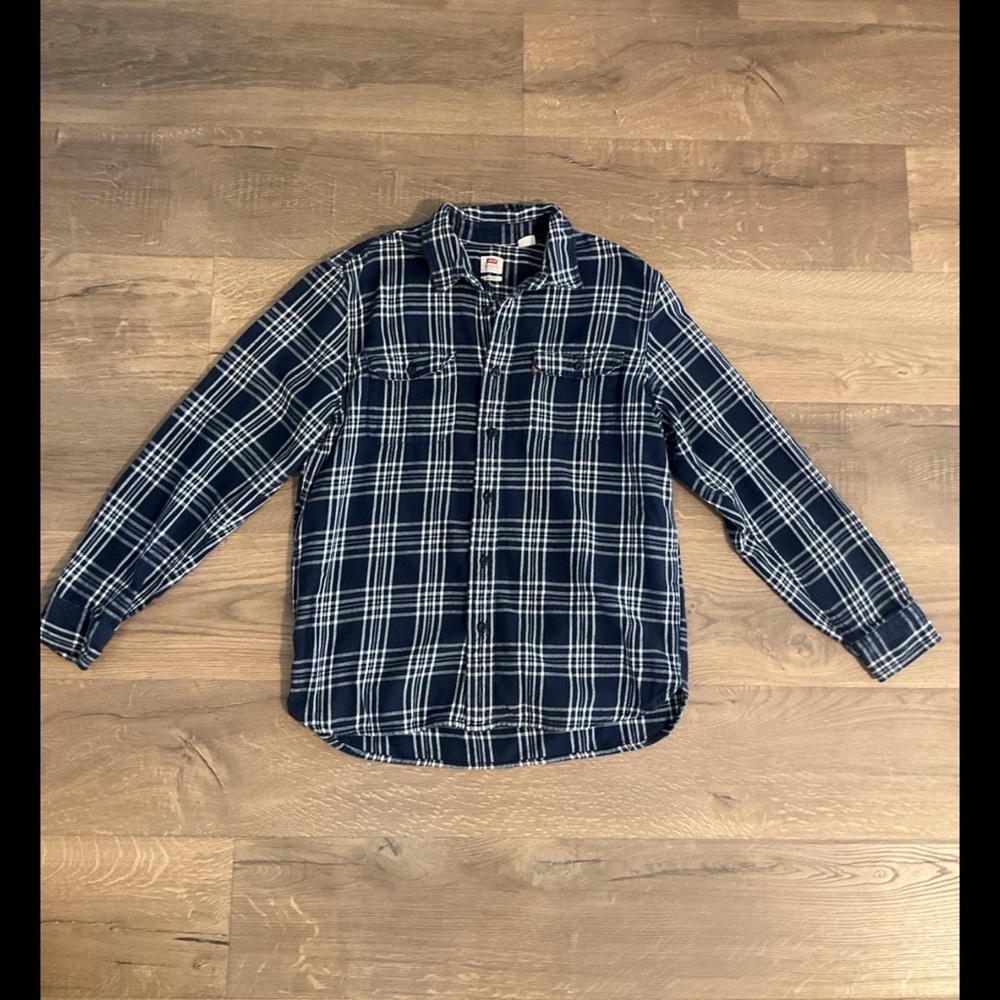 Women’s Levi’s navy white plaid flannel button down Shirt, L